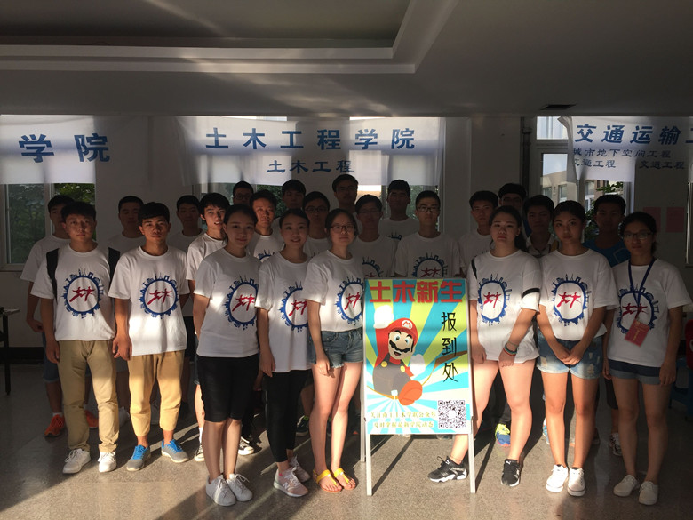 土木公司志愿者合影
